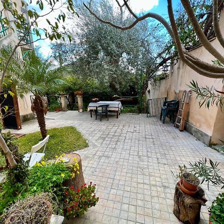 Вилла House With Garden Ното Экстерьер фото