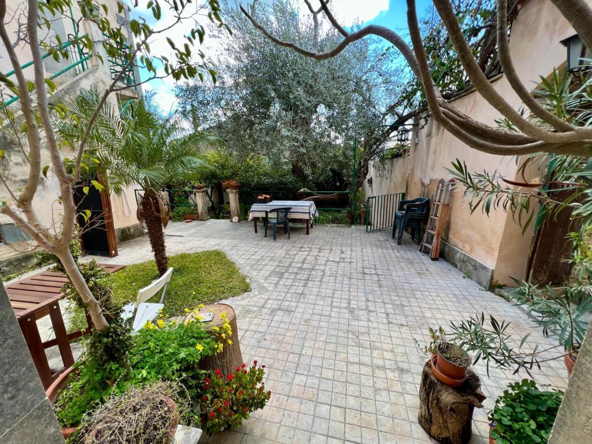 Вилла House With Garden Ното Экстерьер фото